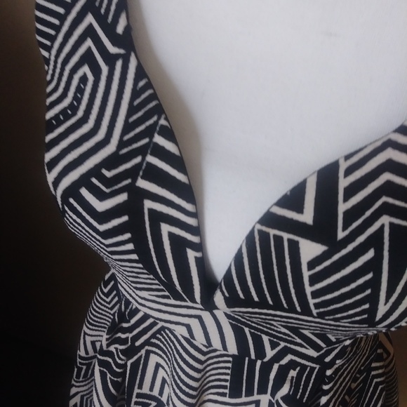 Cute Shasa Geometric Dress - Picture 4 of 6